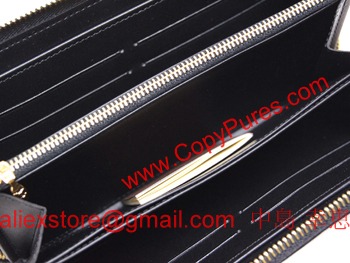  ルイヴィトン　LOUIS VUITTON　ヴィトン　財布　LV　ヴェルニ　ドット　インフィニティ　ヤヨイ・クサマ　LV　ラウンドジップ長財布　ジッピーウォレット　ノワール　M91573  品番 M91573  商品名 ルイ・ヴィトン　ヴェルニ　ドット　インフィニティ　ヤヨイ・クサマ　ジッピーウォレット　ノワール  商品詳細 草間弥生とルイ・ヴィトンのコラボによって生み出された「ヤヨイ・クサマコレクション」人気のジッピーウォレットに無限の水玉が描かれたデザインです。 ・「YAYOI KUSAMA」と「Louis Vuitton」のシグネチャーが内側レザーに刻印されています。 ・マチ付き札入れx3 ・カードポケットx8 ・ポケットx3 ・ファスナー付小銭入れ ・ライニング：カーフレザー(ブラック) ・カラー：ノワール（ブラックxホワイト） ・当店の商品は、新品のみのお取り扱いです。  サイズ ヨコ19.5cmxタテ10cmxマチ2cm  素材 パテントレザー（モノグラムの型押し）  付属品 保存袋  お客様へ ※こちらは限定商品のため、「入荷待ち」表示がされている場合、ご注文いただきましても再入荷しないこともございます。予めご了承くださいませ。  備考 ※販売価格は送料込みの金額ですが一部地域、離島は別途送料がかかる場合がございます。予めご了承ください。